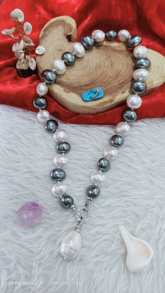 Neckpiece Pearl Mala