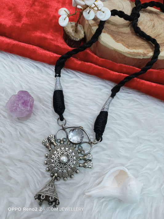 Thread Neckpiece