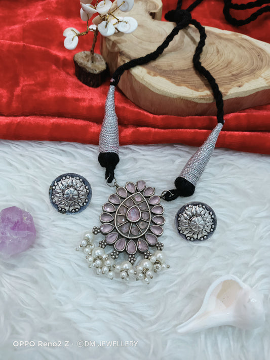 Thread Neckpiece