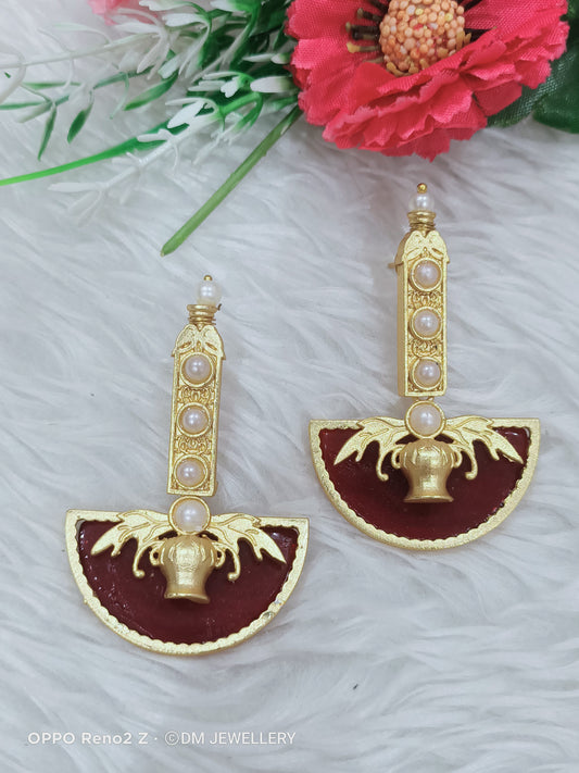 Gold polish Earring