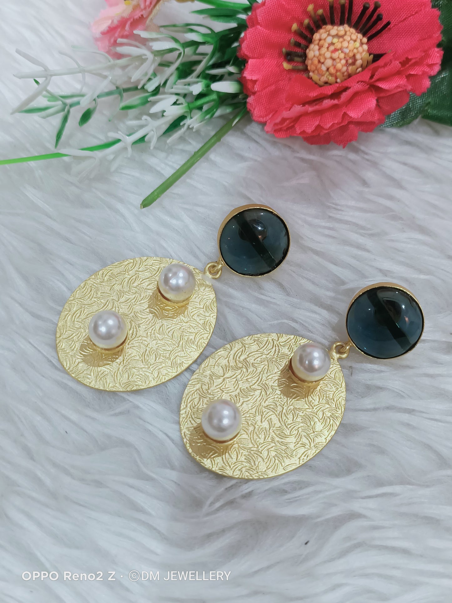 Gold polish Earring