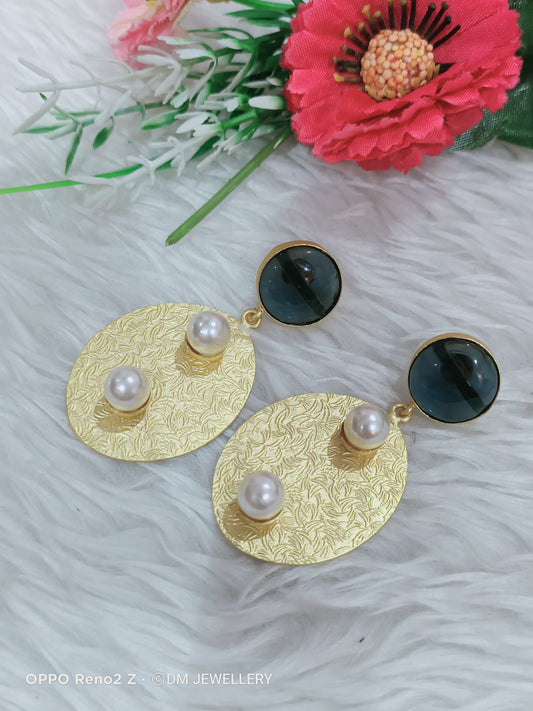 Gold polish Earring