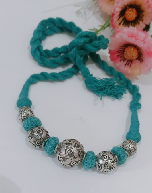 Thread Neckpiece