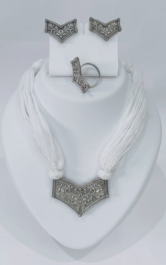 Thread Neckpiece