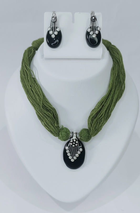 Thread Neckpiece
