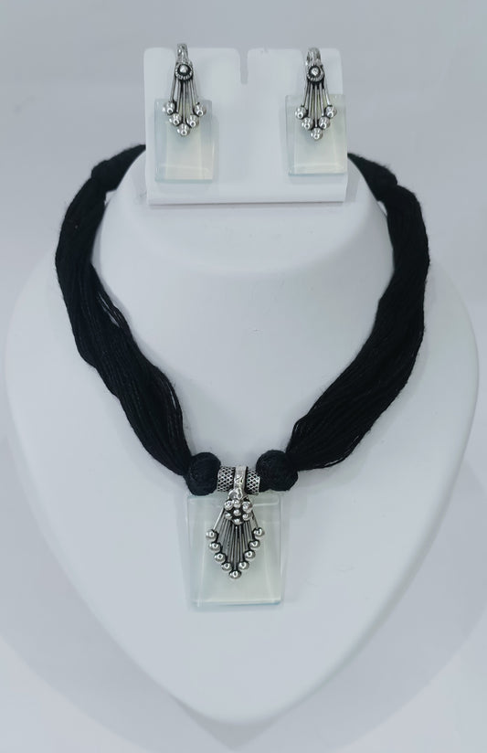 Thread Neckpiece