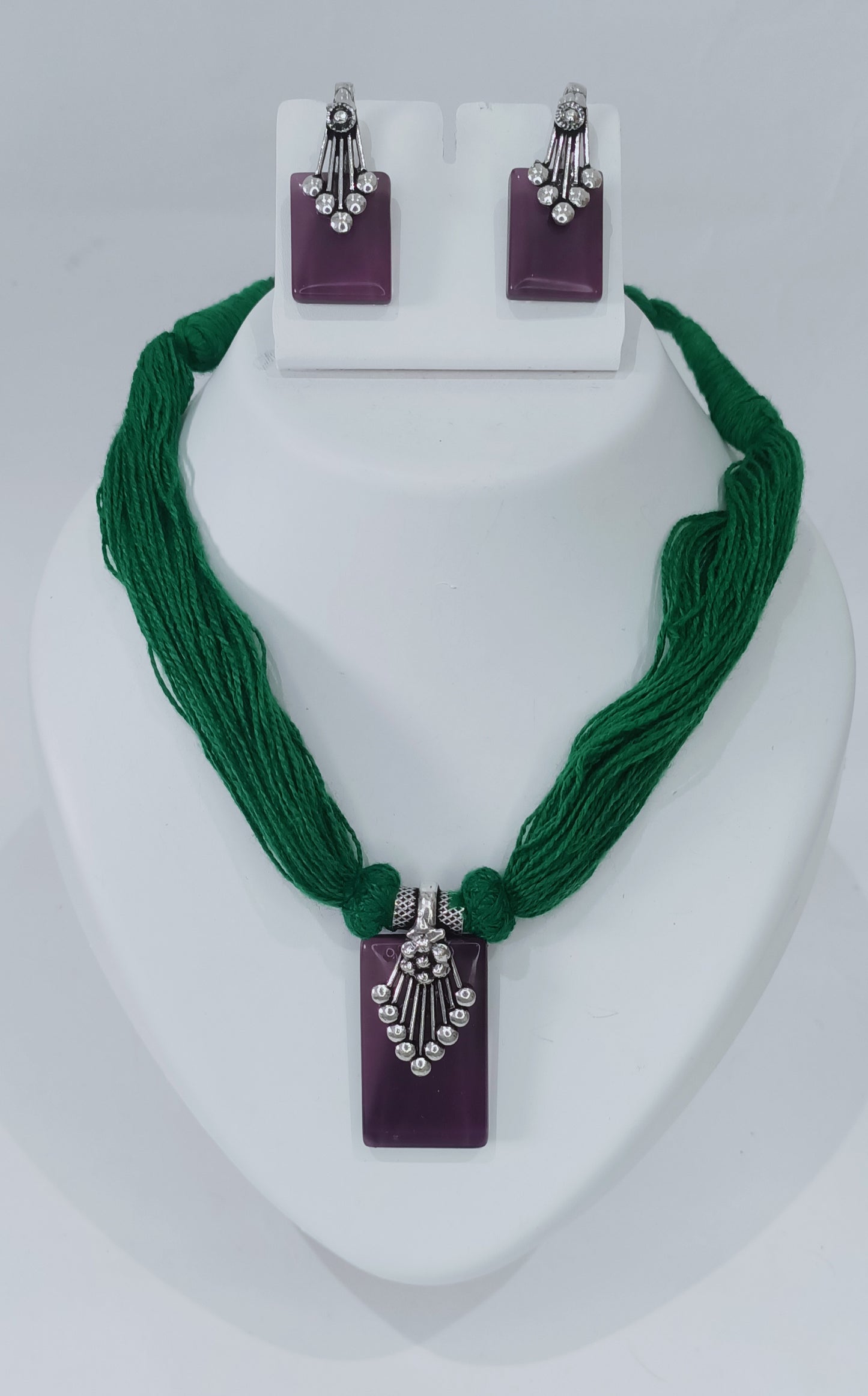 Thread Neckpiece