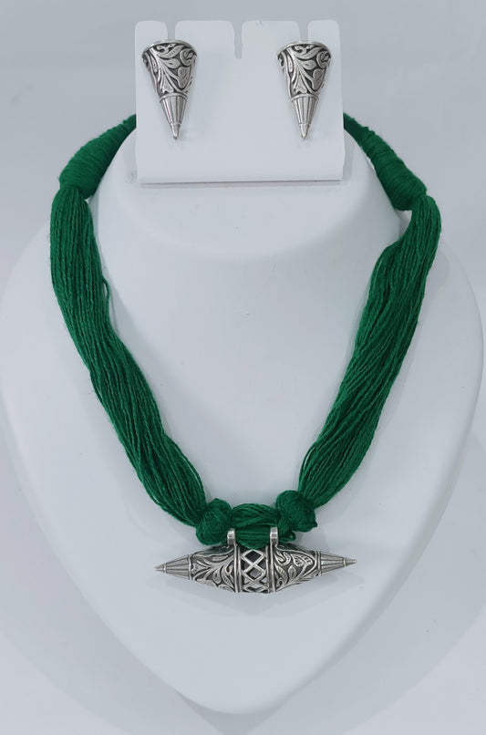 Thread Neckpiece