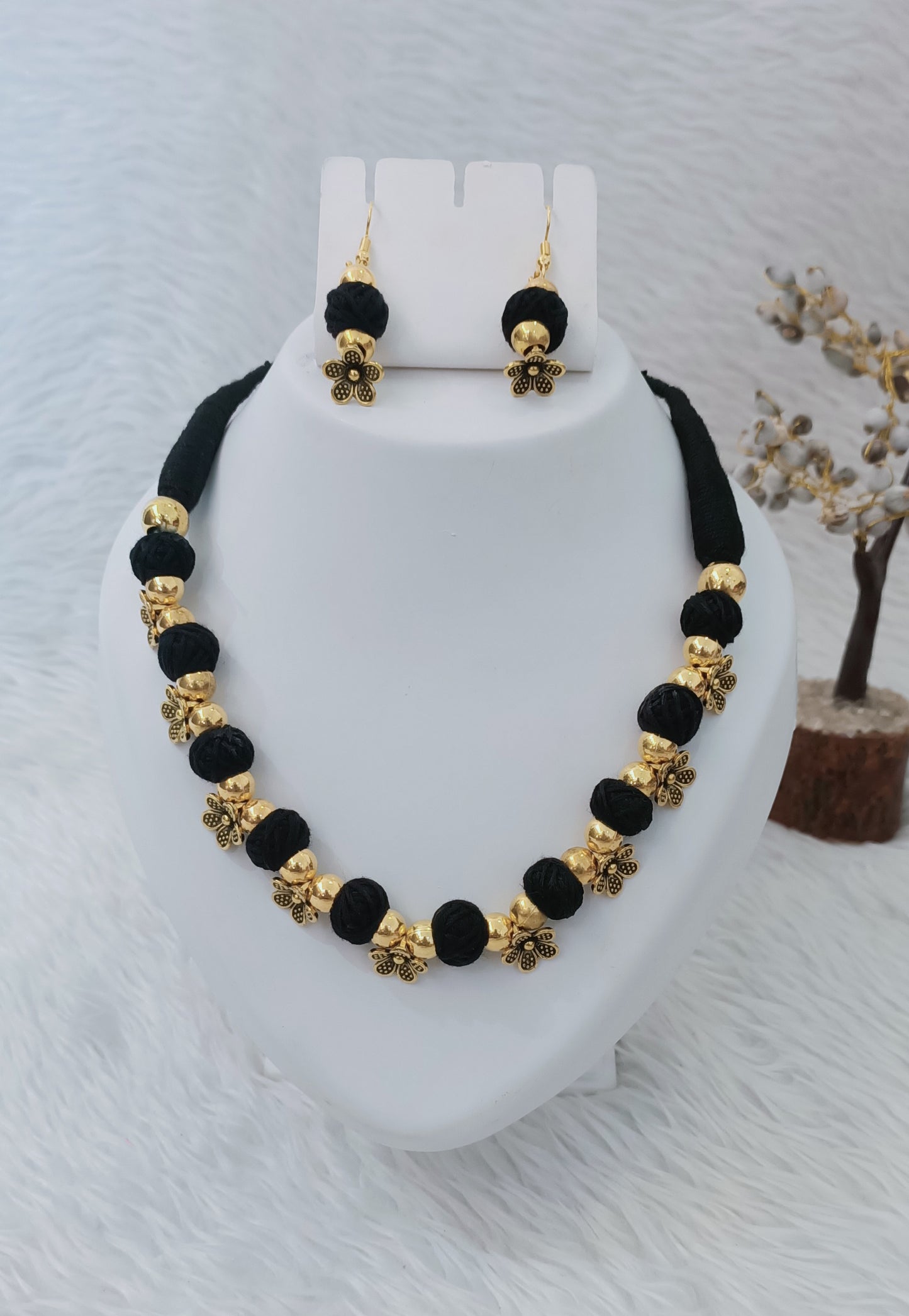 Thread Neckpiece