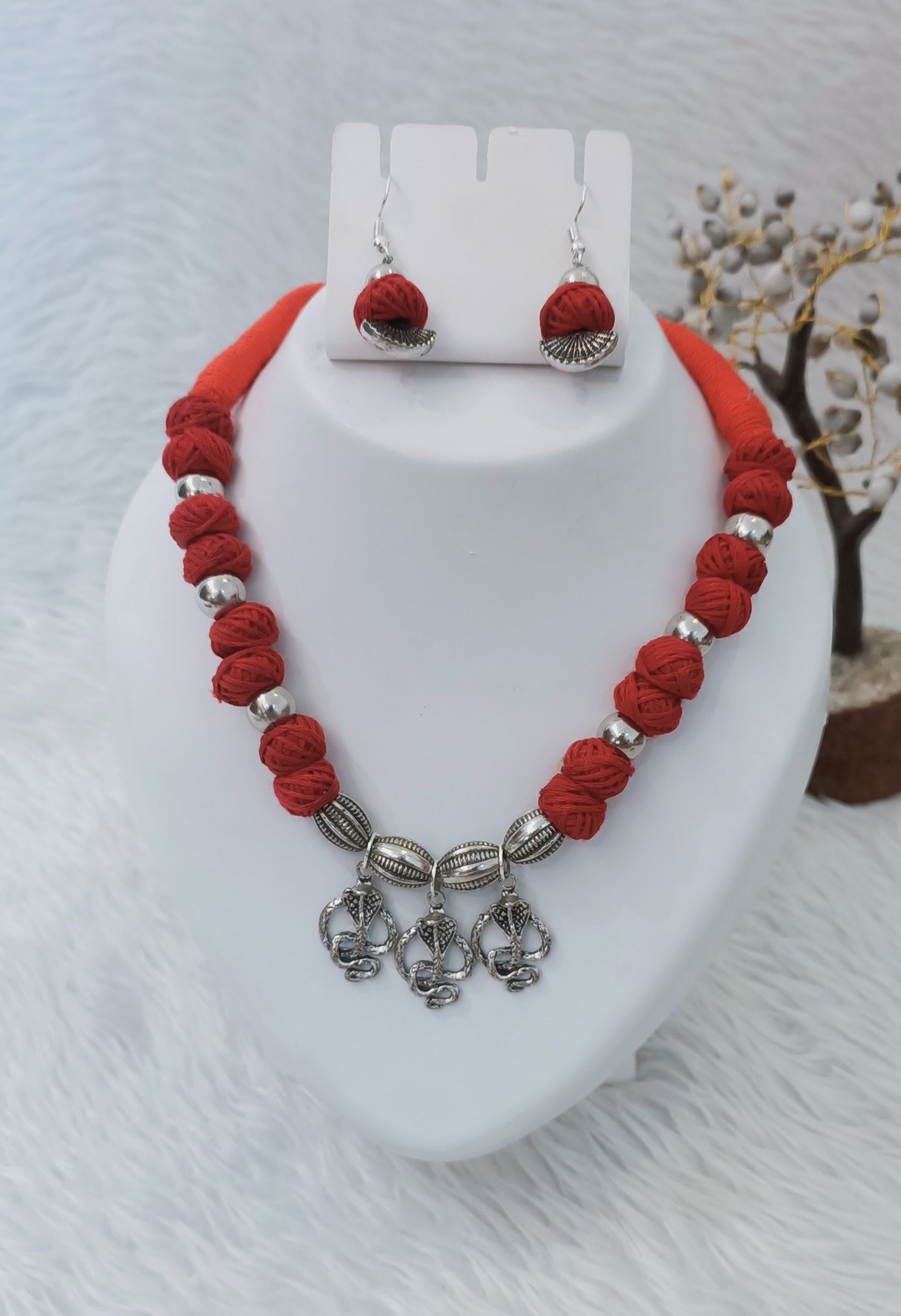 Thread Neckpiece