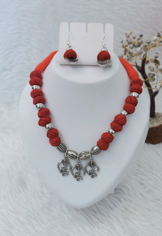 Thread Neckpiece