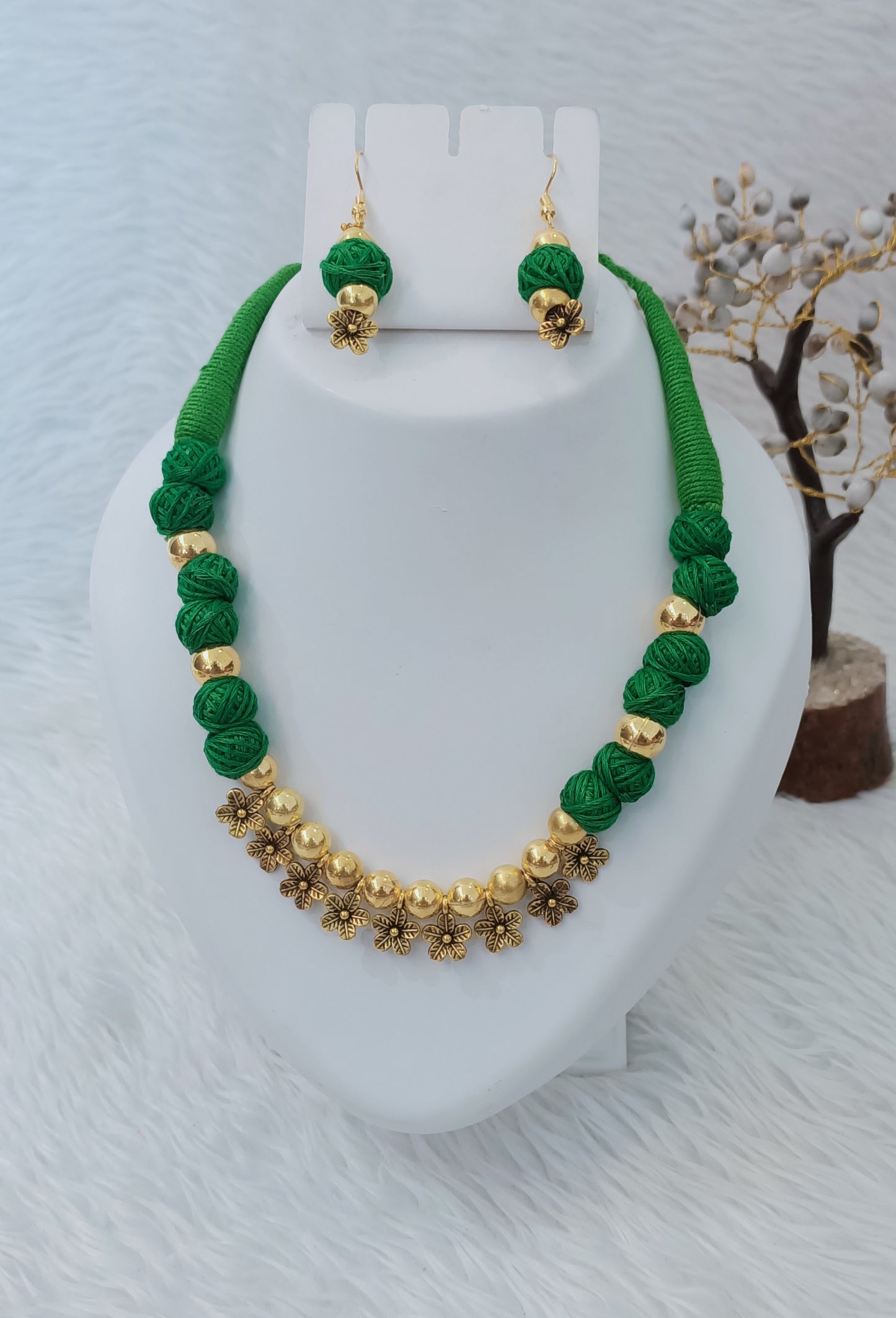 Thread Neckpiece