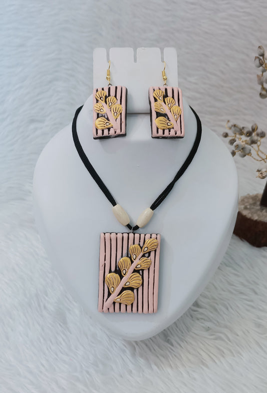 Thread Neckpiece