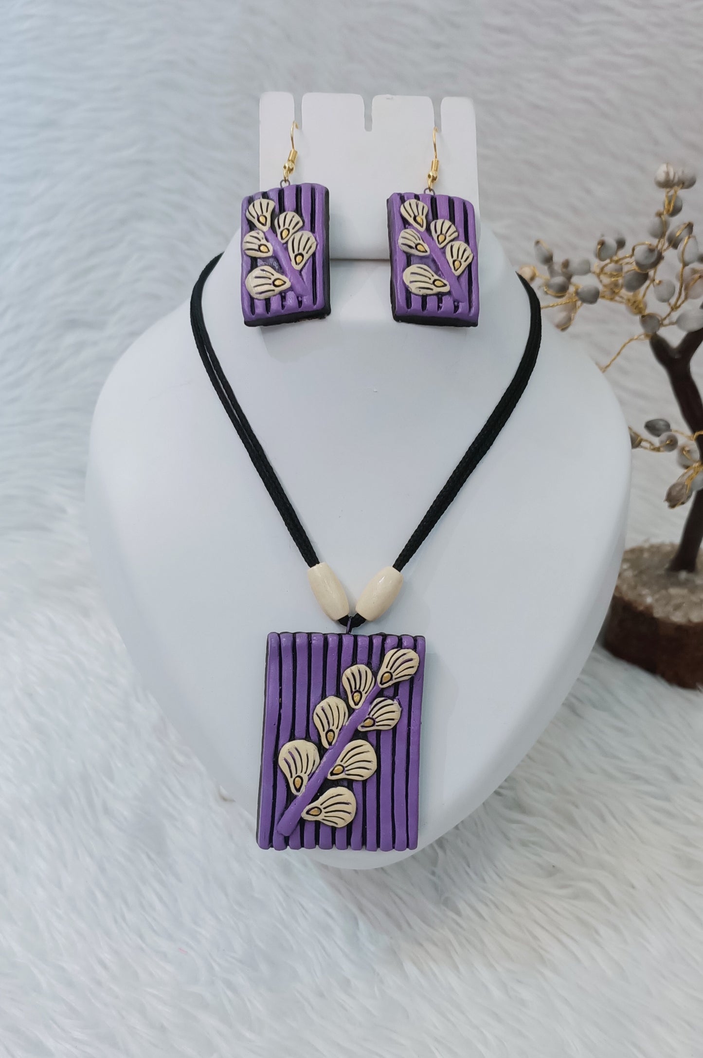 Thread Neckpiece