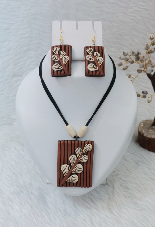 Thread Neckpiece