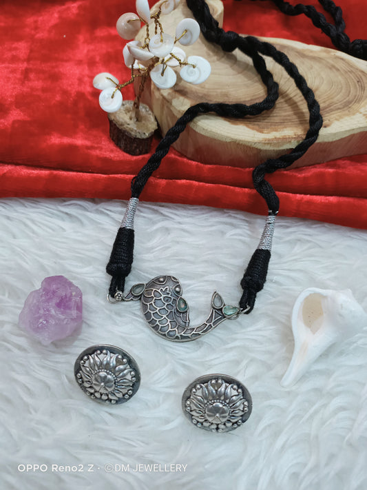 Thread Neckpiece