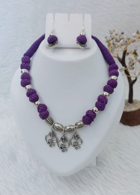 Thread Neckpiece
