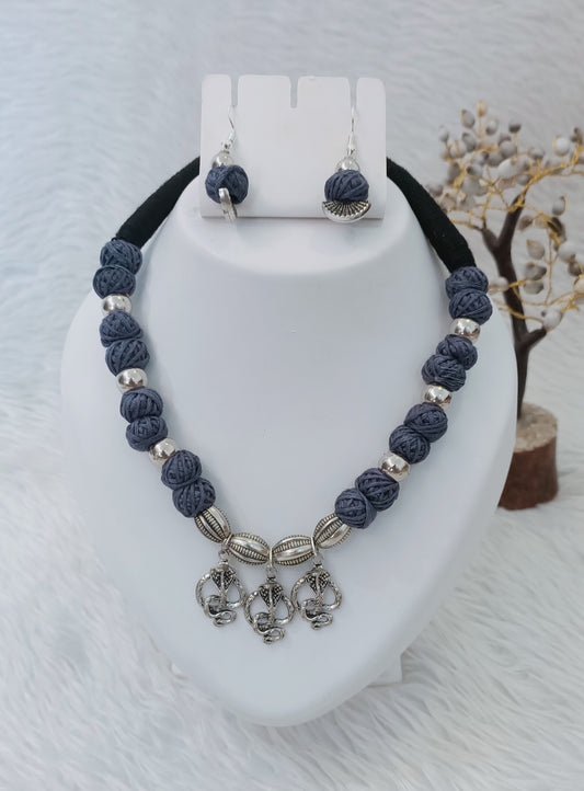 Thread Neckpiece