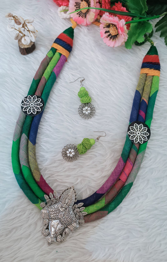 Thread Neckpiece