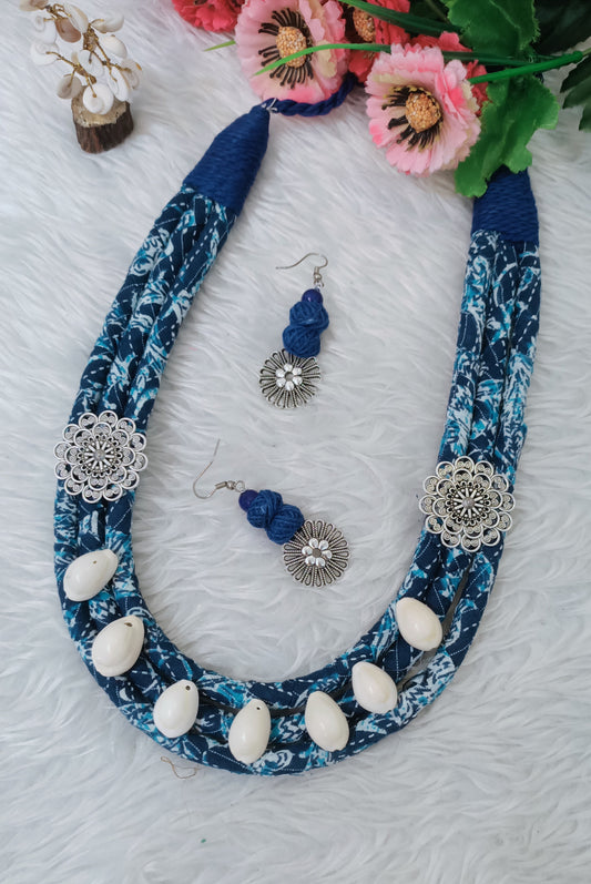 Thread Neckpiece